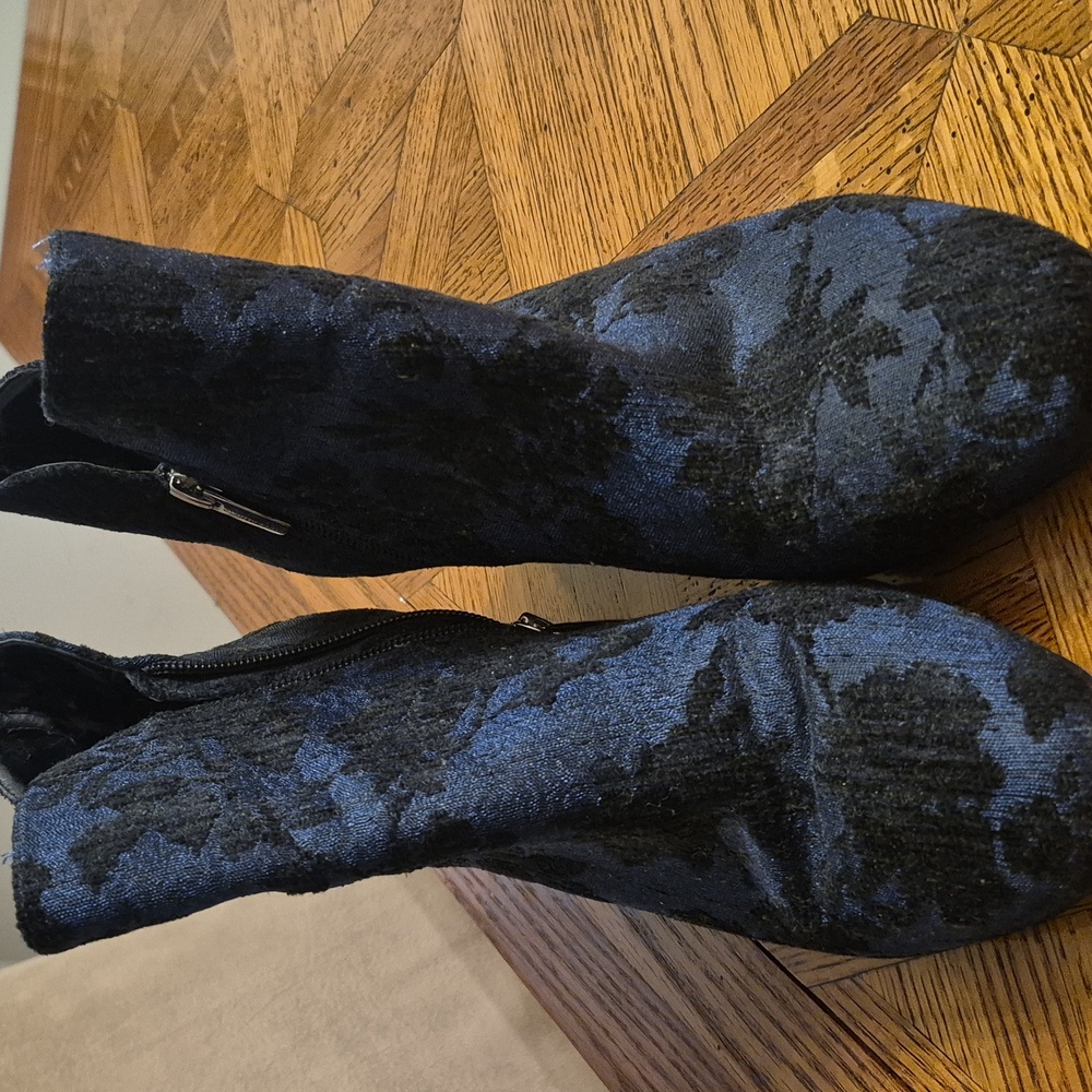 NWOT Vince Camuto Kassie Floral Luxe Ankle Boots